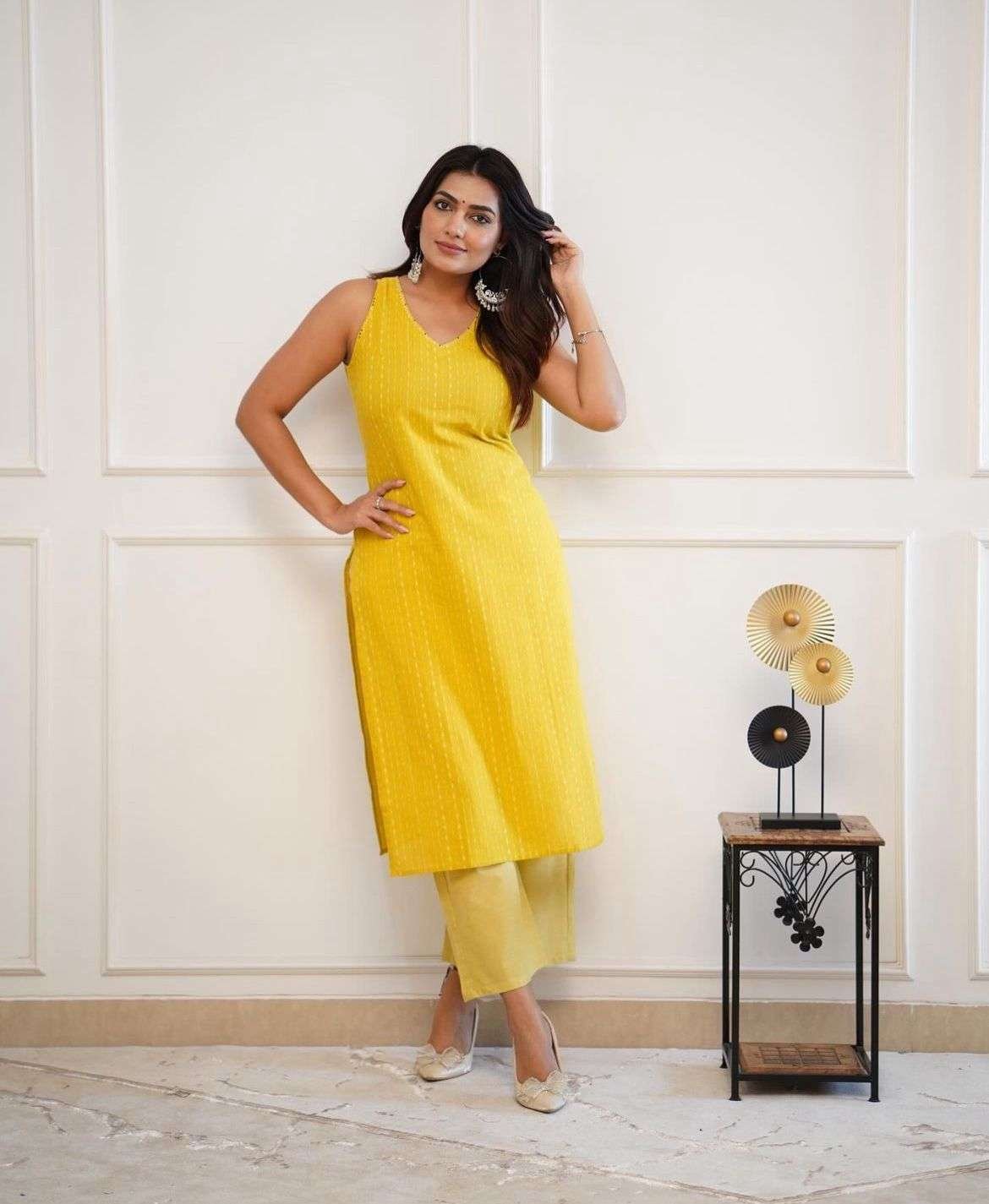 Women's Cotton Printed Sleeveless Straight Kurti With Pant Set